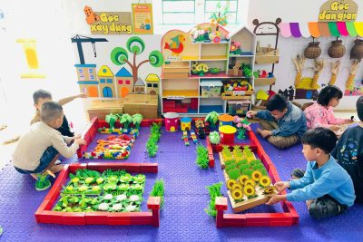 Hoạt động góc của các con lớp 5 tuổi B