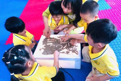 Hoạt động trải nghiệm lớp 3 tuổi C